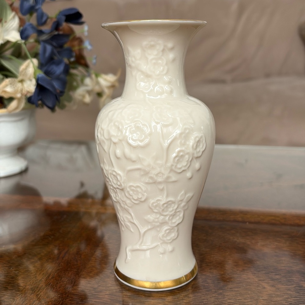 Lenox Cream Embossed Floral Porcelain Flower Vase with Gold Trim Vintage
